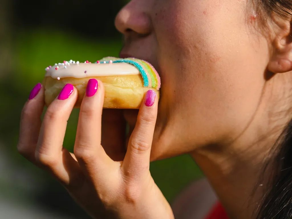 Se ronger les ongles : causes psychologiques et plan concret pour arrêter