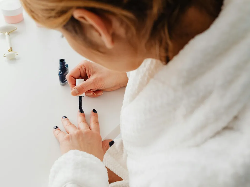 Avoir des ongles plus longs et solides : routine, produits et preuves pour débutantes