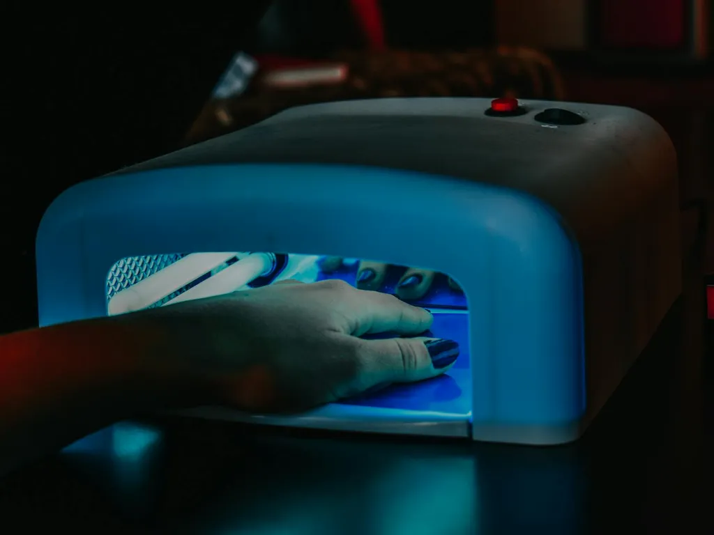 Choisir la meilleure lampe pour vernis semi‑permanents : LED, UV ou combinée